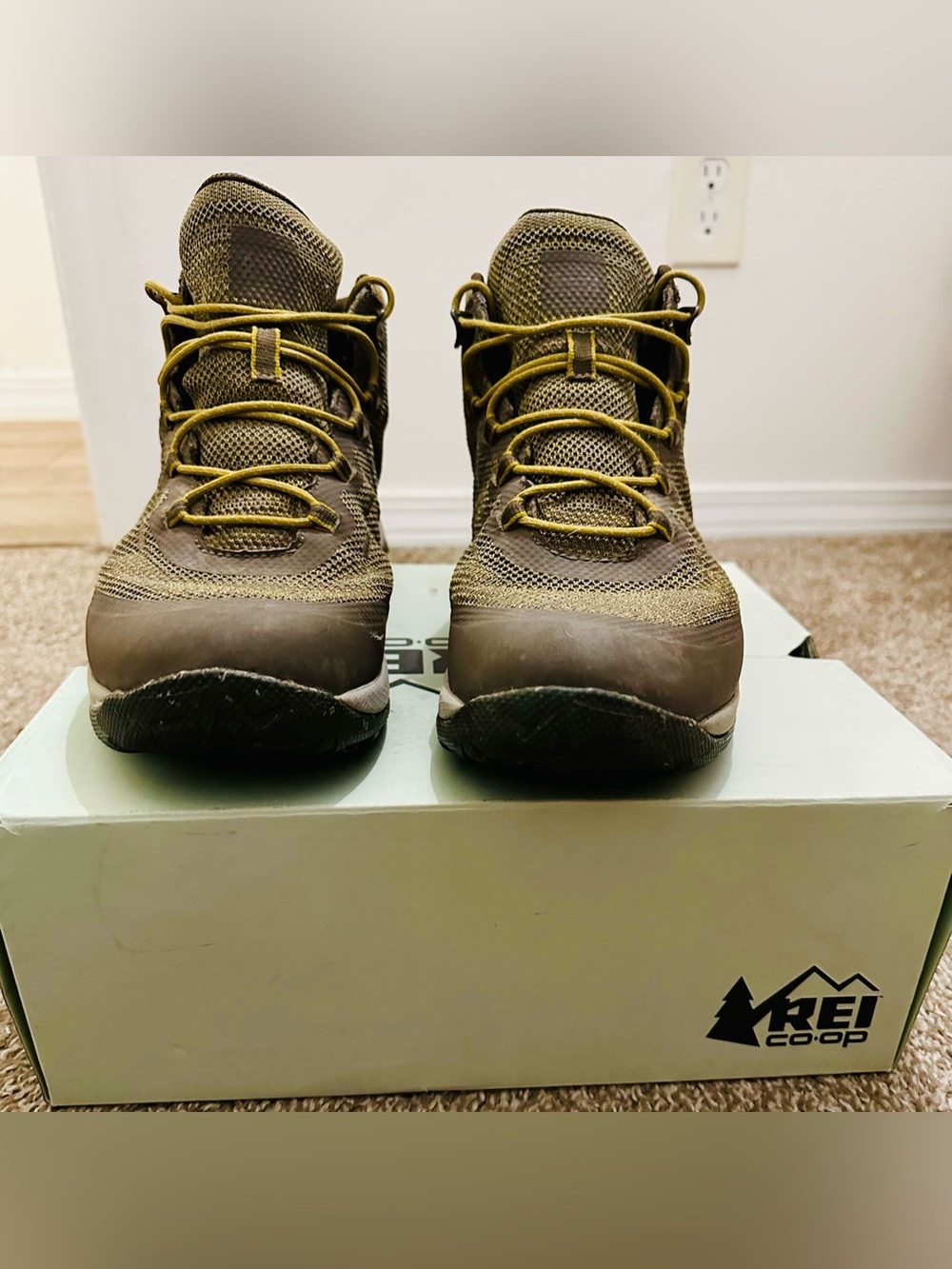 WMNS - 10.5
REI CO-OP FLASH HIKING B OOTS - WMN S *BARK/MOSS